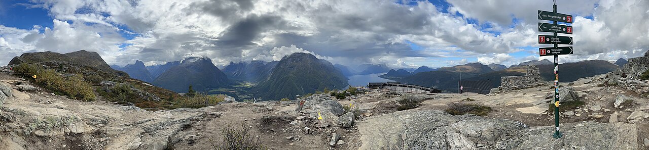 Dagsturer fra campingplassen: slik planlegger du en trygg fjelltur